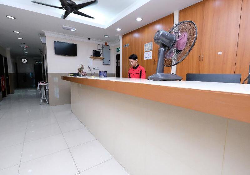 בית מלון כפרי Oyo 707 Ayuni