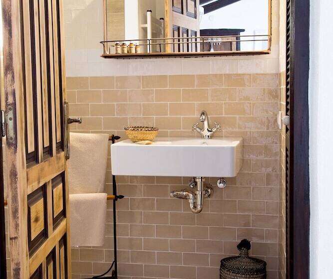 Boutique Hotel Rancho Los Lobos