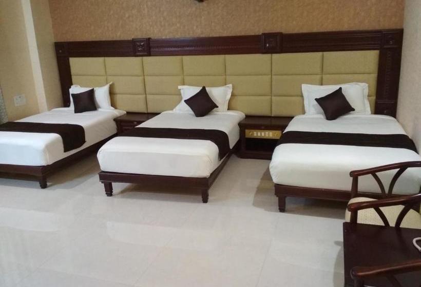 בית מלון כפרי Rb Grand Residency