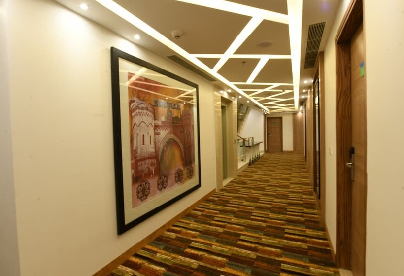 ホテル Surestay Plus By Best Western Amritsar
