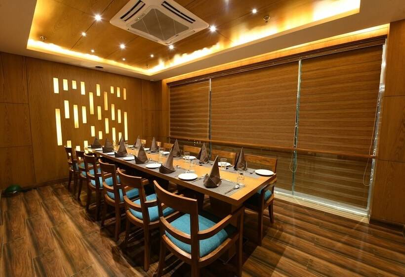 ホテル Surestay Plus By Best Western Amritsar