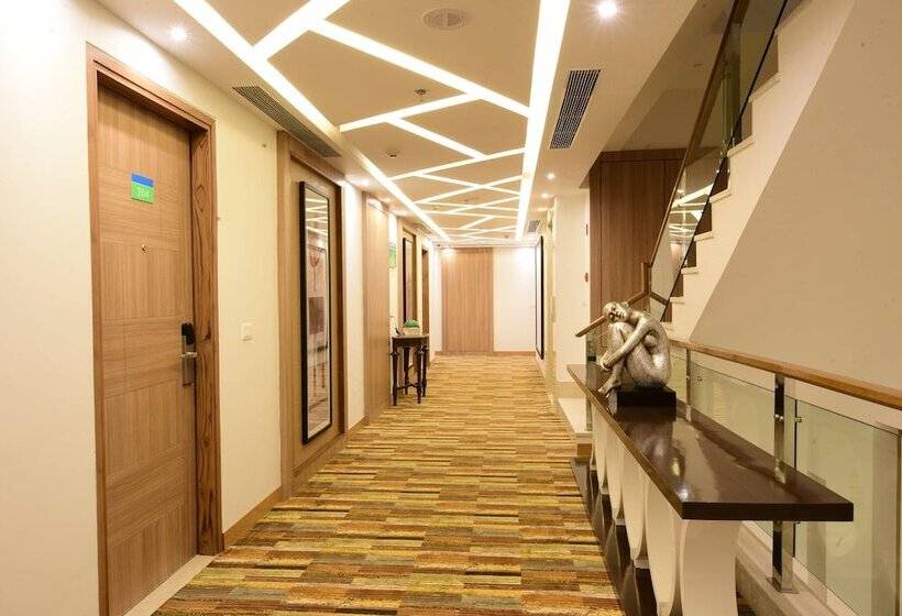 ホテル Surestay Plus By Best Western Amritsar