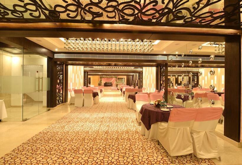 ホテル Surestay Plus By Best Western Amritsar