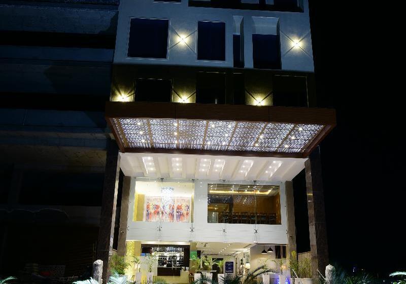 ホテル Surestay Plus By Best Western Amritsar