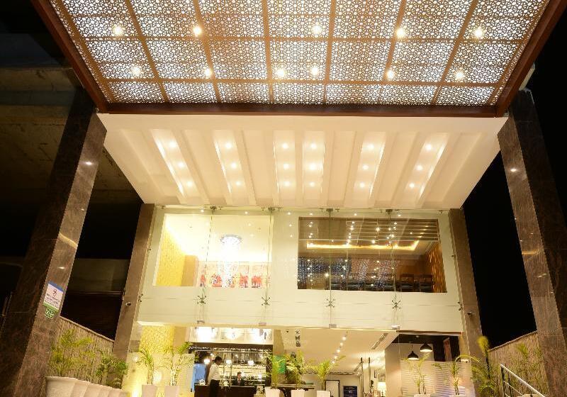 ホテル Surestay Plus By Best Western Amritsar