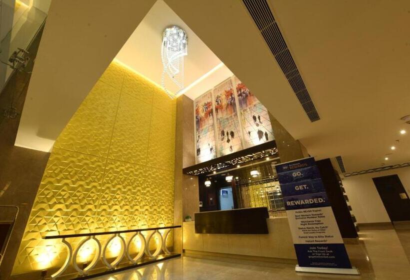 ホテル Surestay Plus By Best Western Amritsar