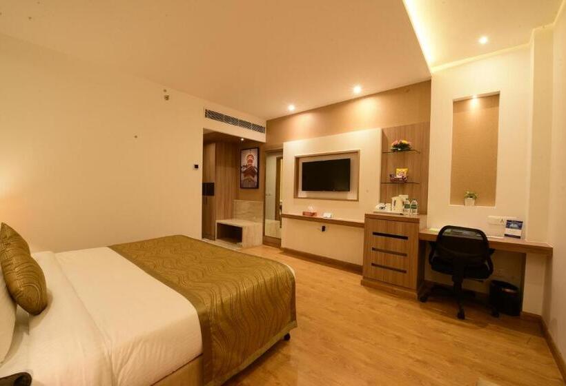 ホテル Surestay Plus By Best Western Amritsar