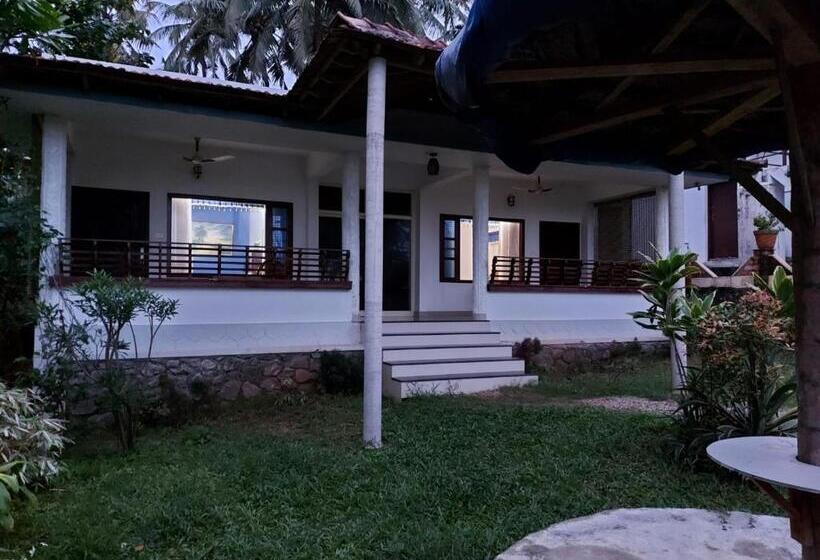 استراحتگاه Sherly Cottages