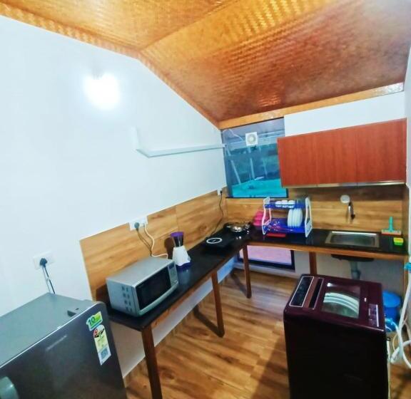 استراحتگاه Sherly Cottages