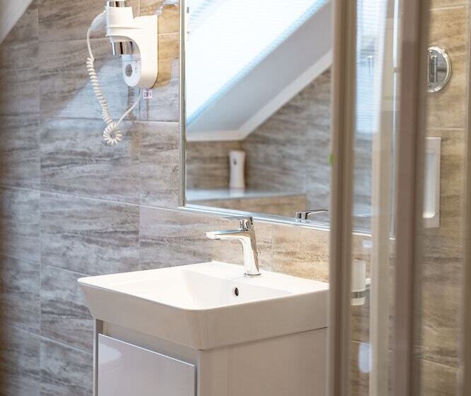 Areo Hotel & Restaurant