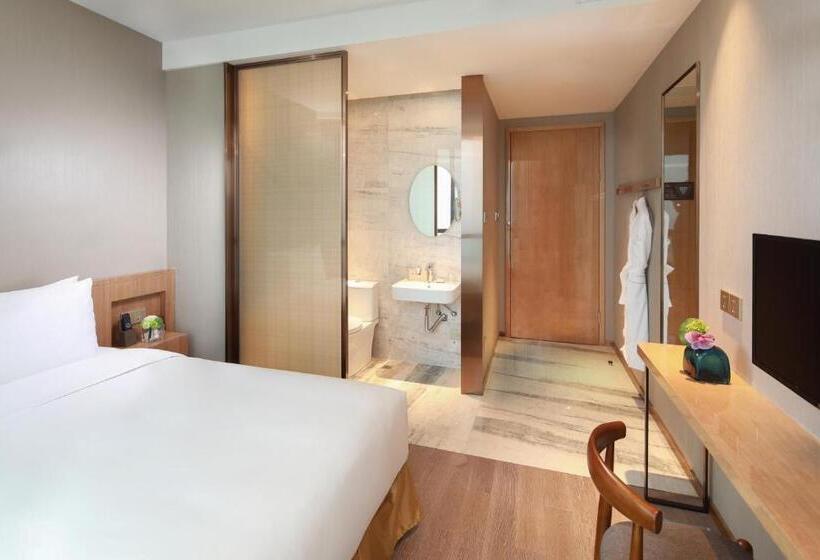 هتل Auto City Ruili