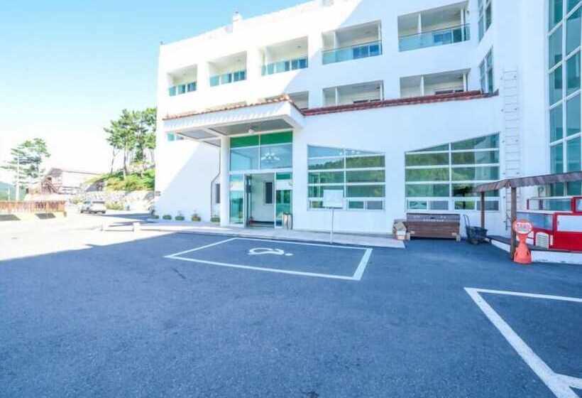 בית מלון כפרי Tongyeong Beach Castle