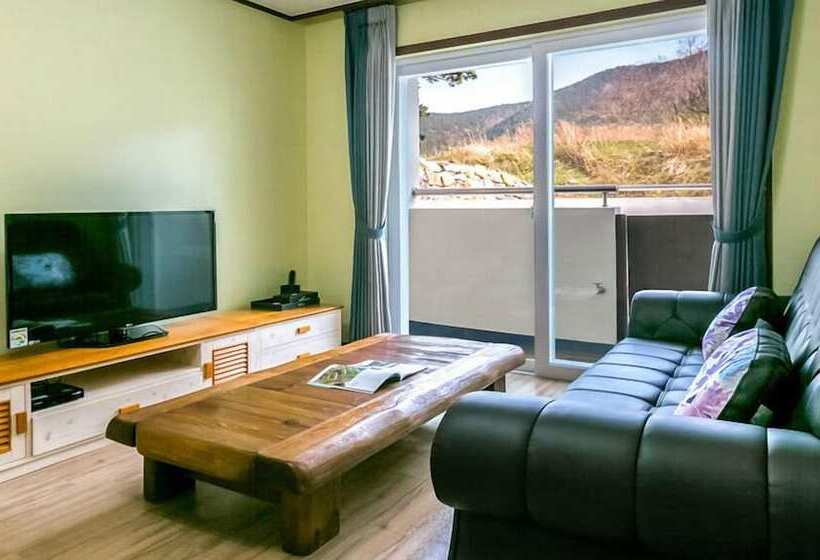 בית מלון כפרי Tongyeong Beach Castle