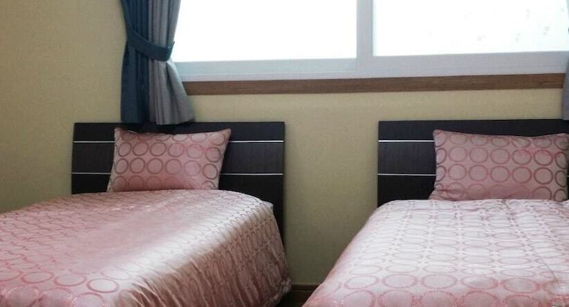 בית מלון כפרי Tongyeong Beach Castle