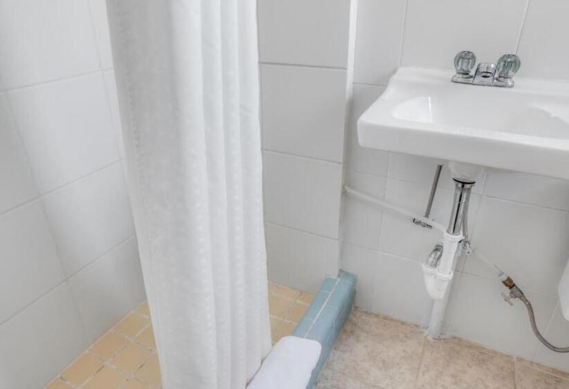 فندق على الطريق Super 7 Inn