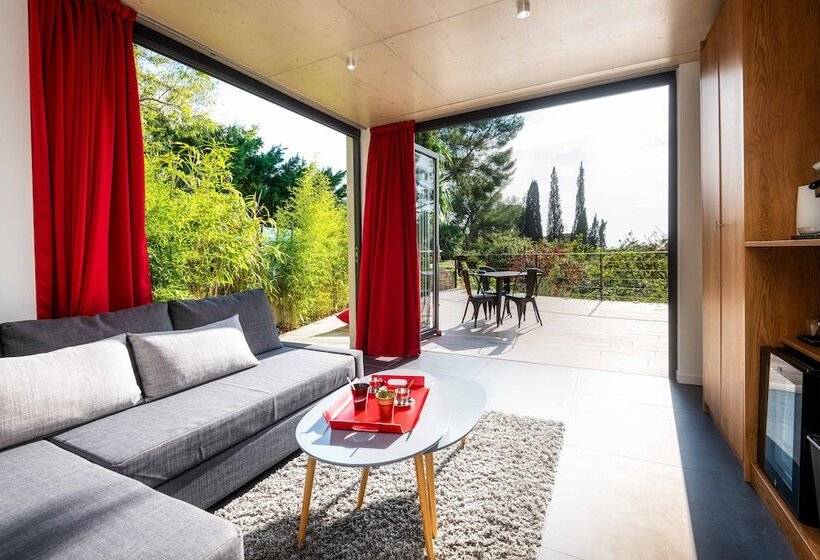 פנסיון The Address Cassis