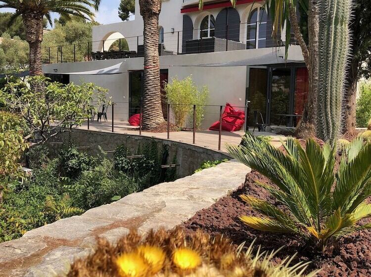 פנסיון The Address Cassis