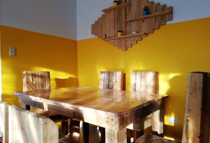 تختخواب و صبحانه Bermejo Hostel