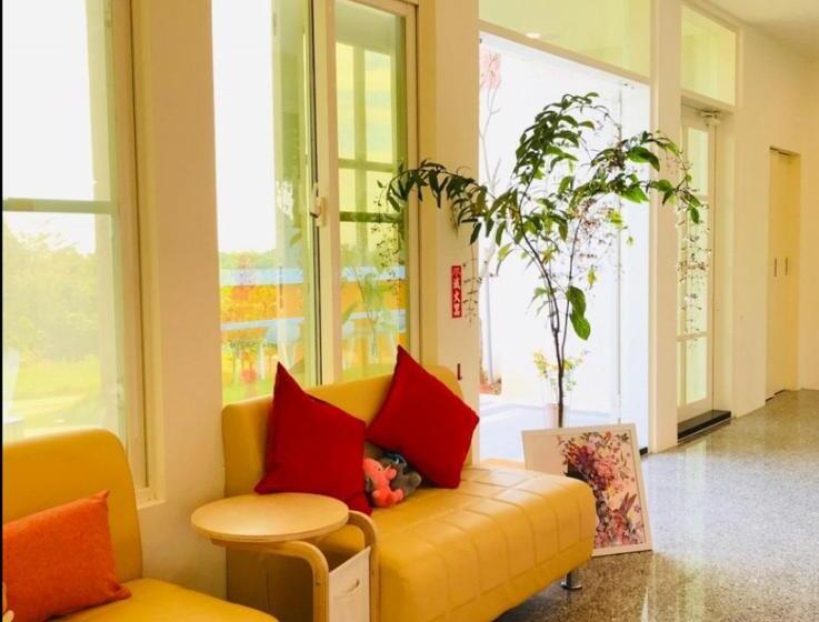 تختخواب و صبحانه Full Moon Resort