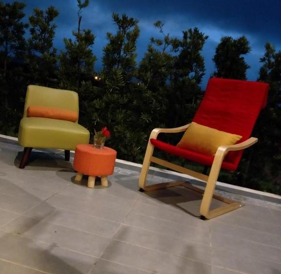 تختخواب و صبحانه Full Moon Resort