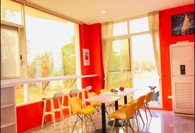 تختخواب و صبحانه Full Moon Resort