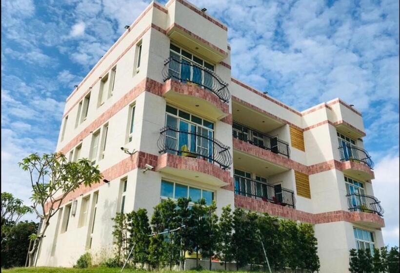 تختخواب و صبحانه Full Moon Resort