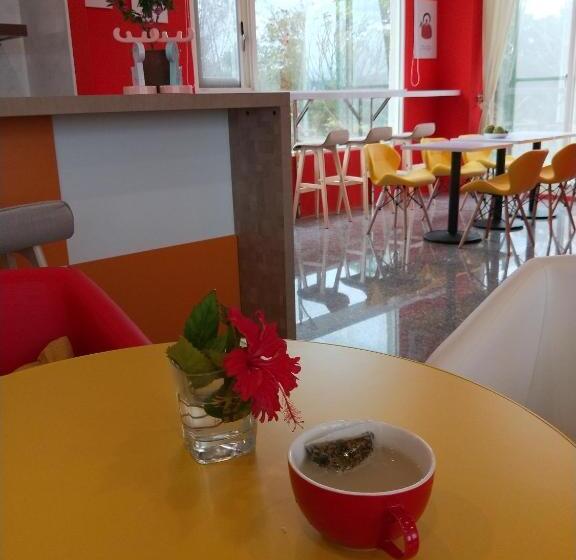 تختخواب و صبحانه Full Moon Resort