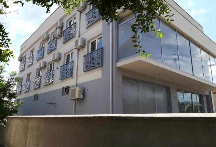 Boulevard Apartments