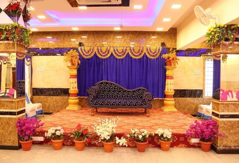 호텔 Kumaran Millenium Residency