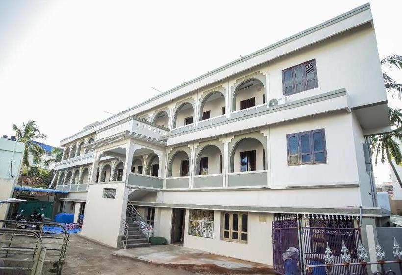 فندق Oyo 26607 Sri Subbiah Inn