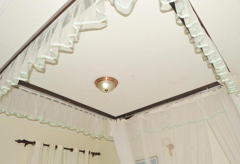 Отель Scroll Inn