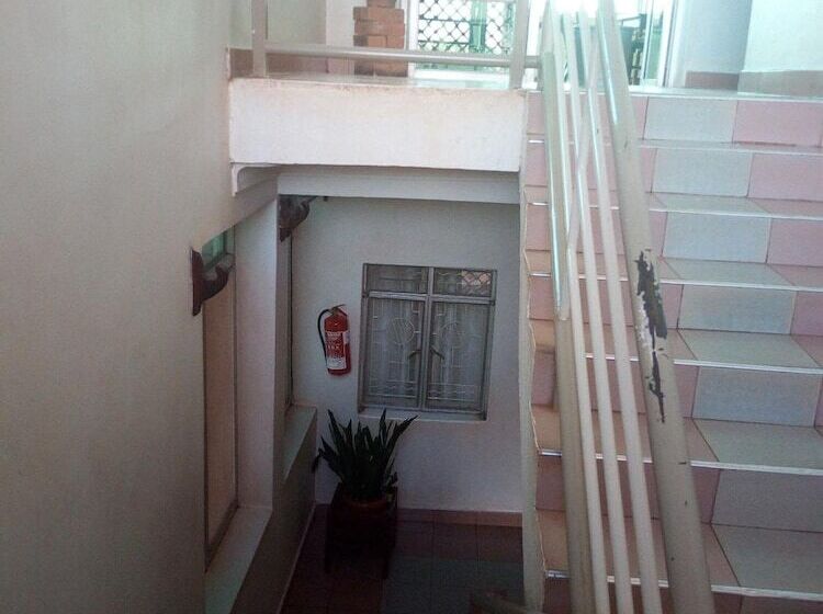 Отель Scroll Inn