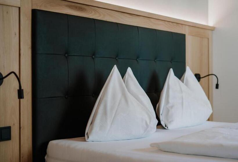 בית מלון כפרי Weingut Klosterhof