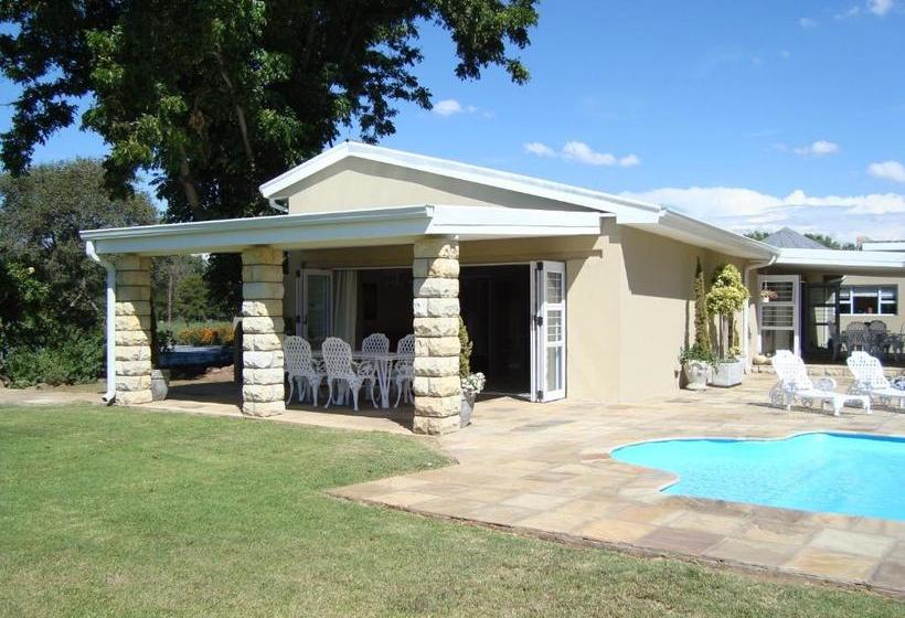 פנסיון Orangia Game Lodge