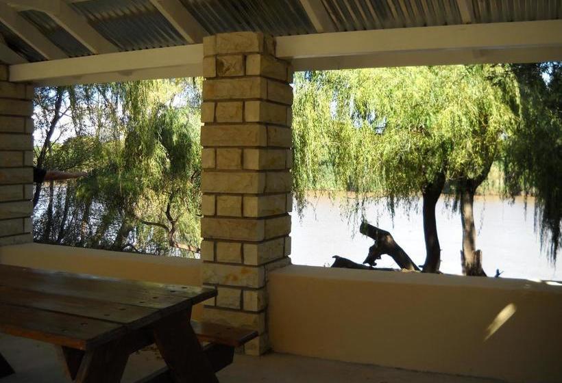פנסיון Orangia Game Lodge