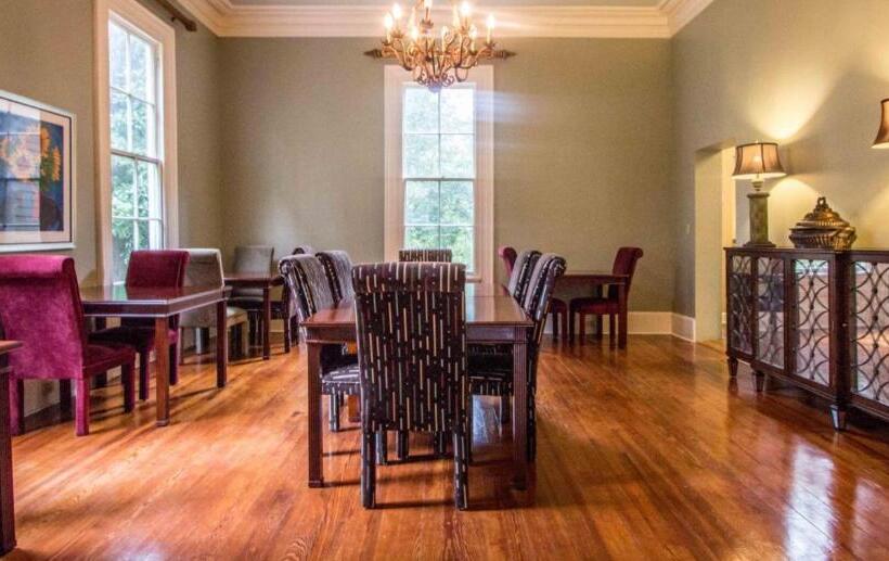 مبيت وإفطار Clark House Inn