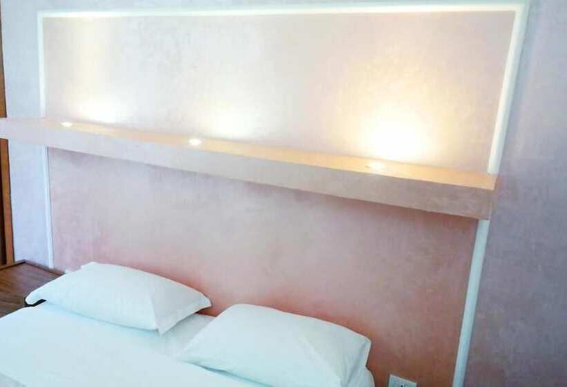 تختخواب و صبحانه Fourseasons