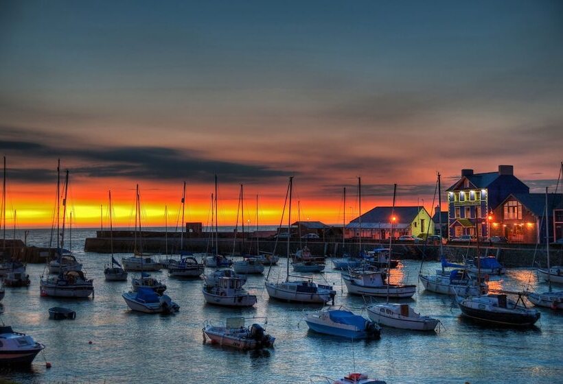 Отель Harbourmaster