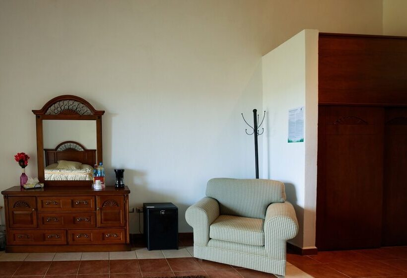 בית מלון כפרי Molinillos Mountain Resort