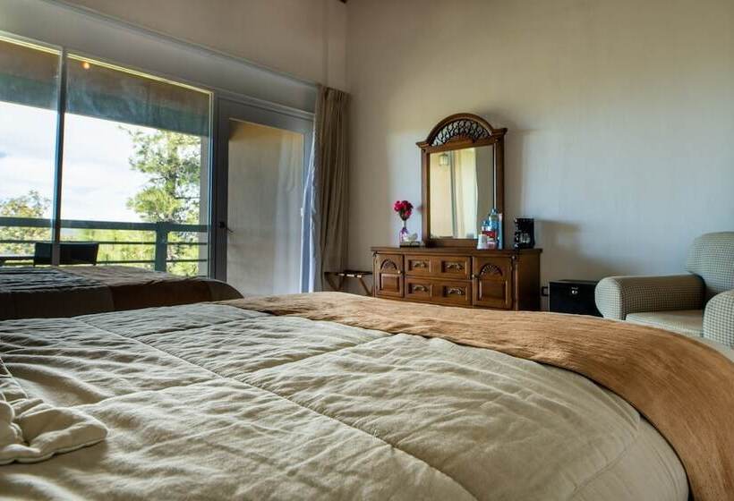 בית מלון כפרי Molinillos Mountain Resort