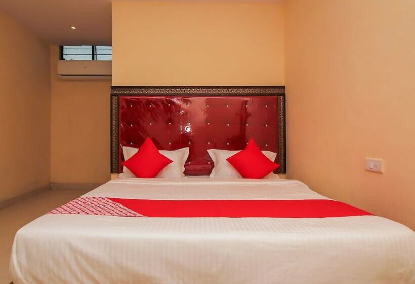 Hotel Oyo 7343 Al Shareef Palace