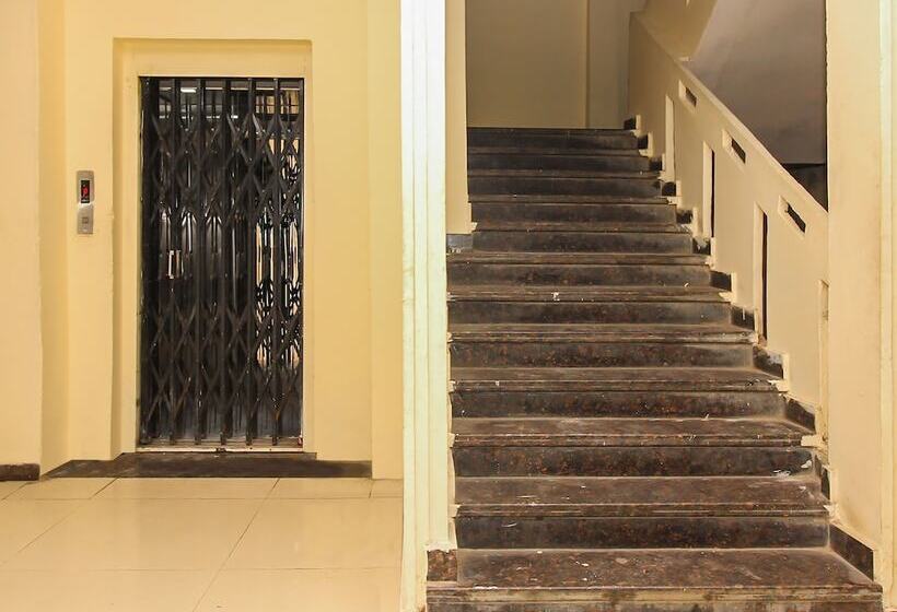 Hotel Oyo 7343 Al Shareef Palace