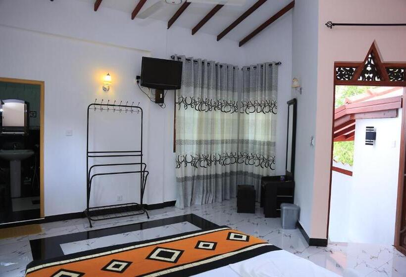 فندق River Front