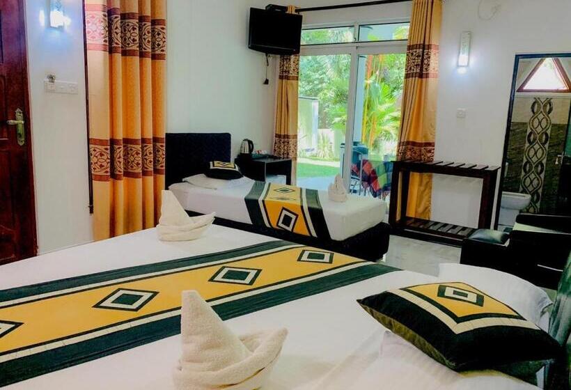 فندق River Front