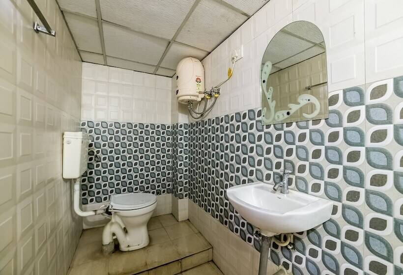 Oyo 23178 Hotel Raj Mandir