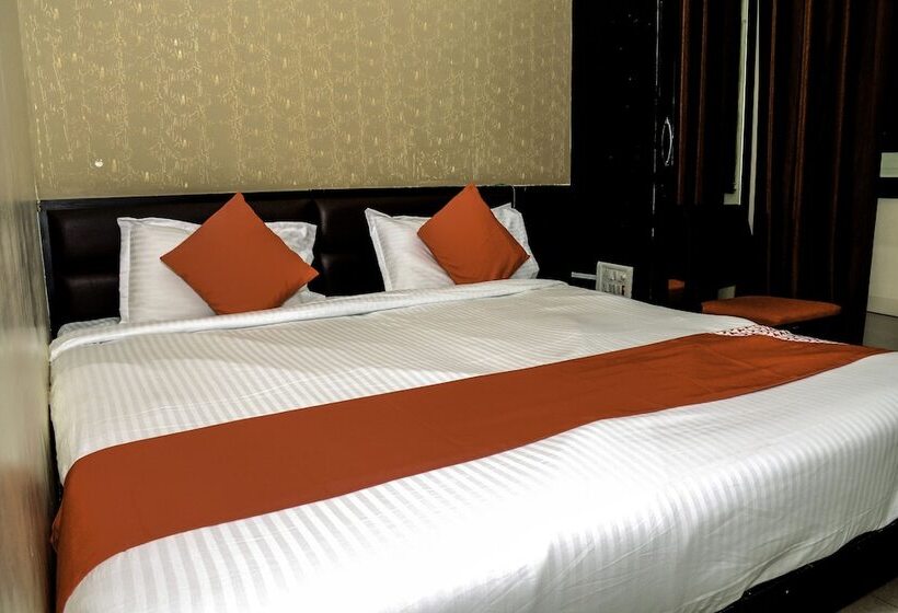 Oyo 23178 Hotel Raj Mandir