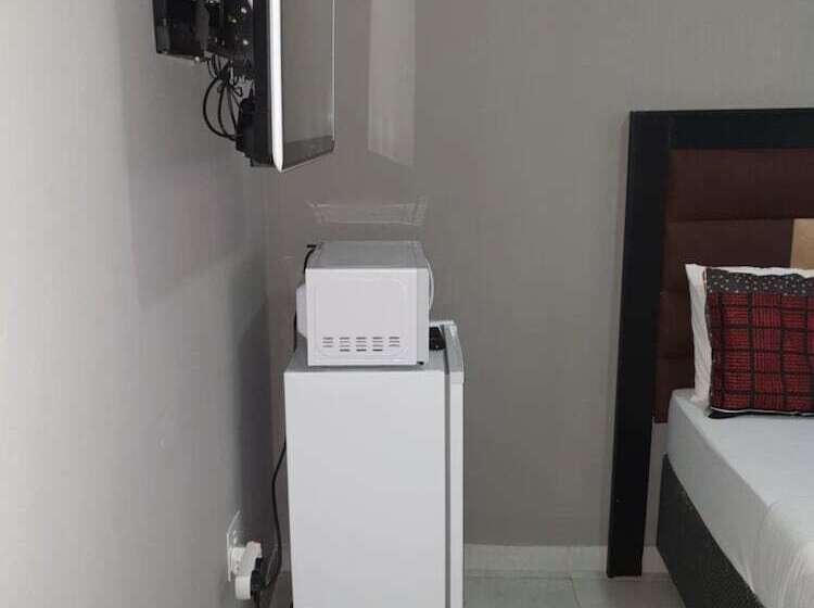 بنسيون Platinum Germiston Ghouse