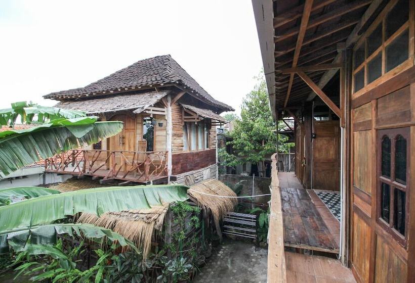 Пансион Reddoorz Near Rumah Sakit Wirosaban