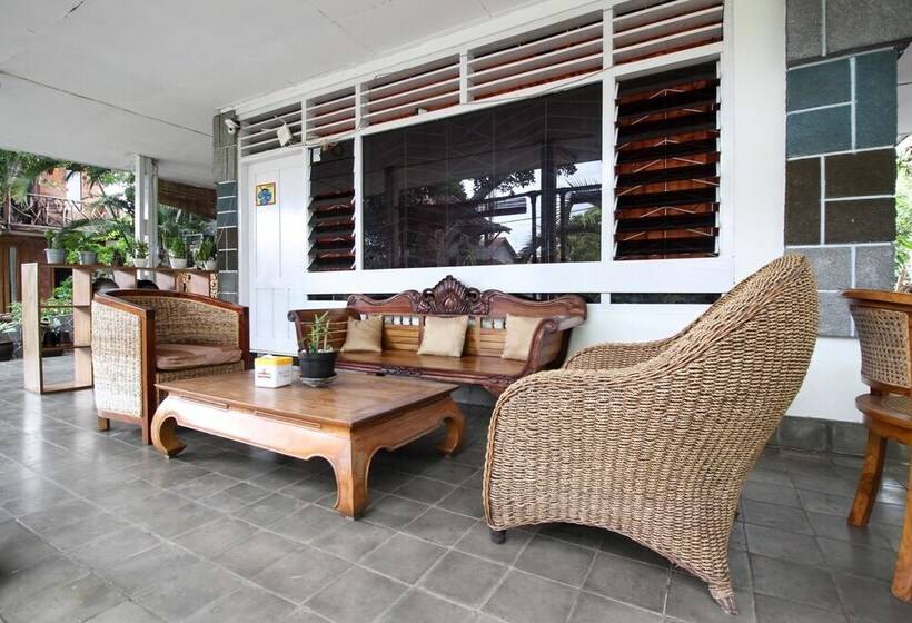 Пансион Reddoorz Near Rumah Sakit Wirosaban