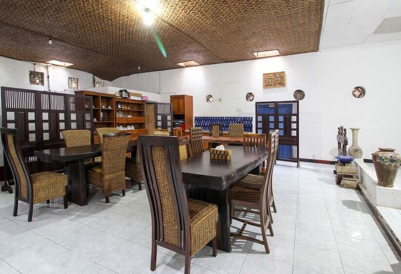 Пансион Reddoorz Near Rumah Sakit Wirosaban